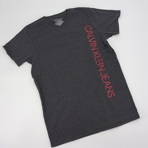 🎉 Calvin Klein Jeans T-shirt